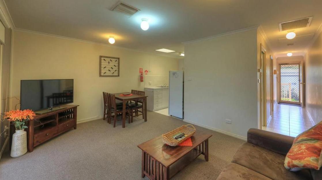 Airport Tourist Village Melburne Exterior foto